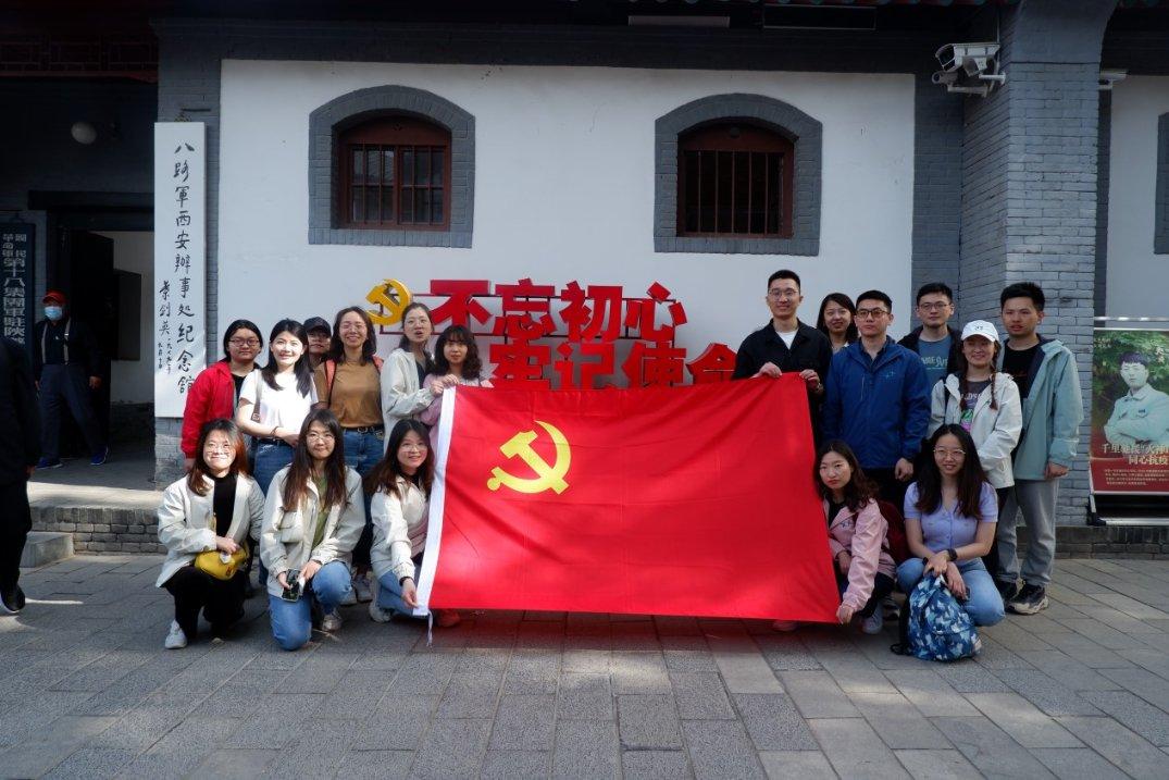 女孩与男友分手后，该如何调整心态？游戏画面